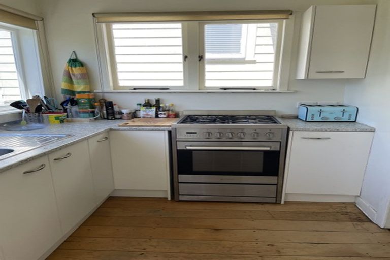 Photo of property in 30 Queens Parade, Devonport, Auckland, 0624