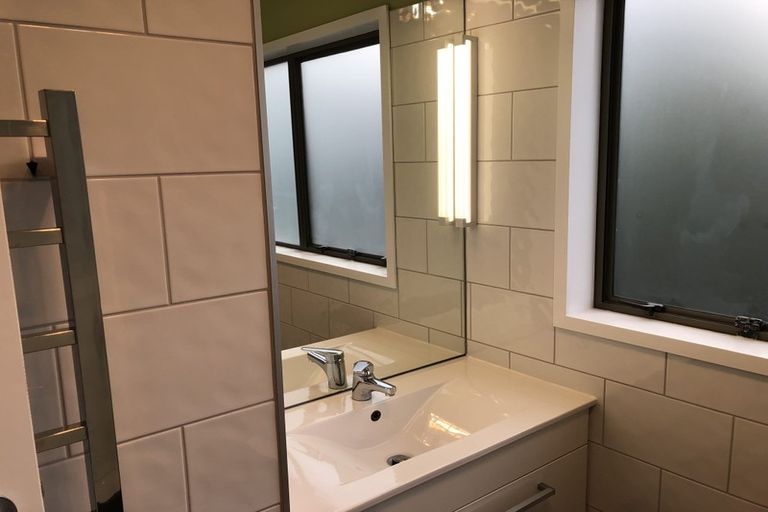 Photo of property in 17b Govind Grove, Ngaio, Wellington, 6035