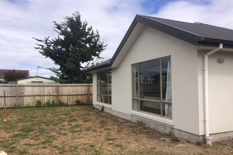 Photo of property in 218 Wainoni Road, Avondale, Christchurch, 8061