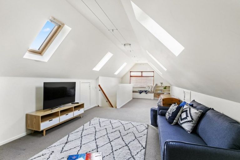 Photo of property in 10 Swadel Way, Karori, Wellington, 6012