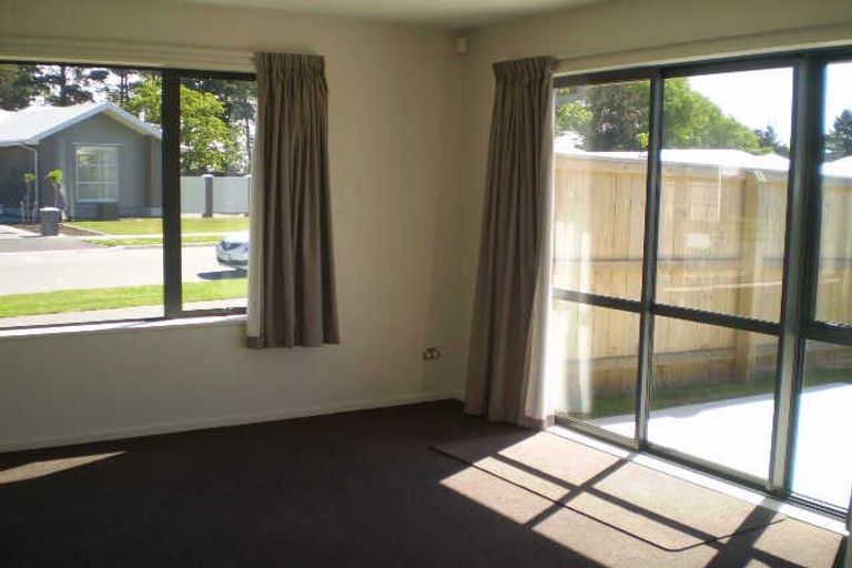 Photo of property in 8 Mokihi Gardens, Hillmorton, Christchurch, 8024