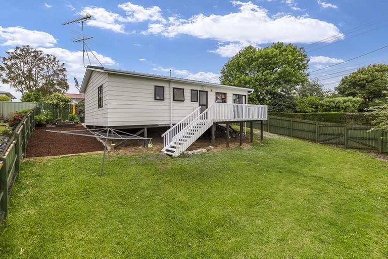 Photo of property in 2/233 Birkdale Road, Birkdale, Auckland, 0626