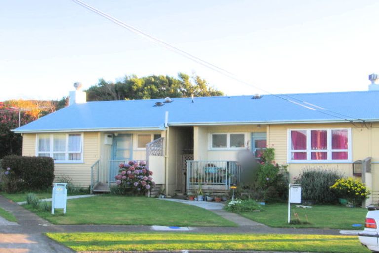 Photo of property in 8-14 Suffolk Place, Cannons Creek, Porirua, 5024