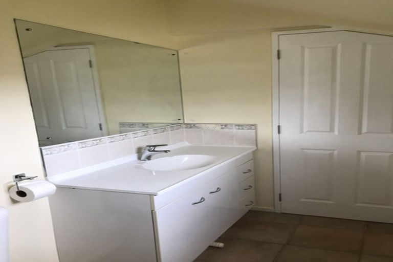 Photo of property in 15 Pine Terrace, Howick, Auckland, 2014