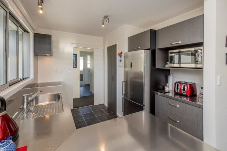 Photo of property in 11 Hastings Street, Waikanae Beach, Waikanae, 5036