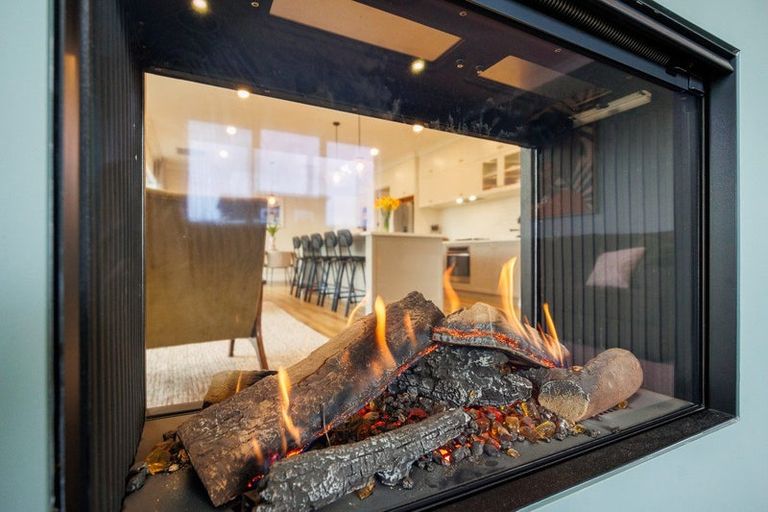 Photo of property in 44 Vaucluse Heights, Fitzherbert, Palmerston North, 4410