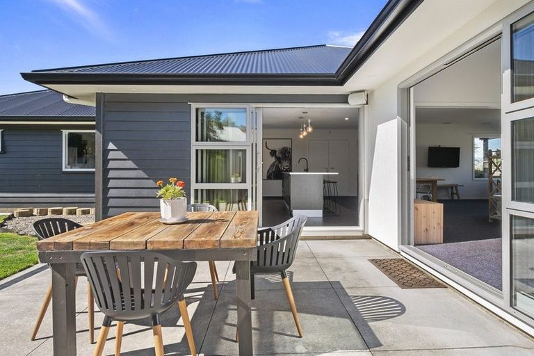 Photo of property in 6 Waimarama Court, Roslyn, Palmerston North, 4414