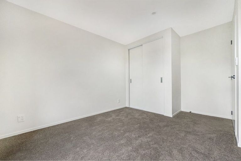 Photo of property in 19c Pavola Grove, Glenfield, Auckland, 0629