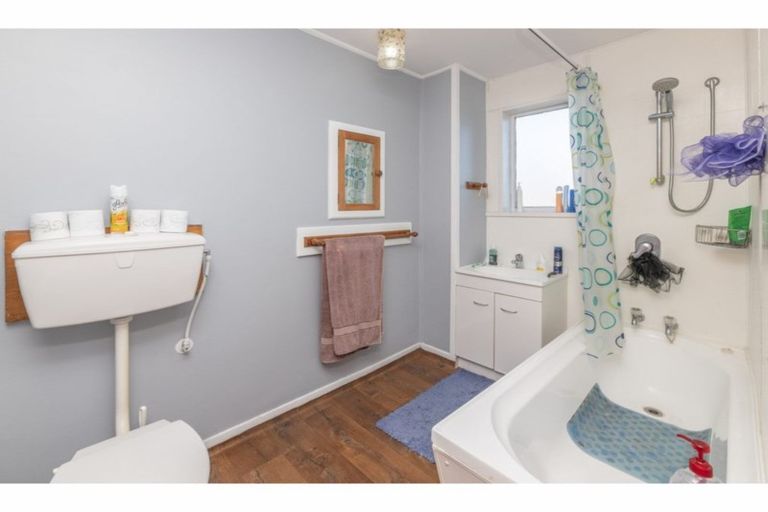 Photo of property in 13 Rowcliffe Crescent, Avonside, Christchurch, 8061