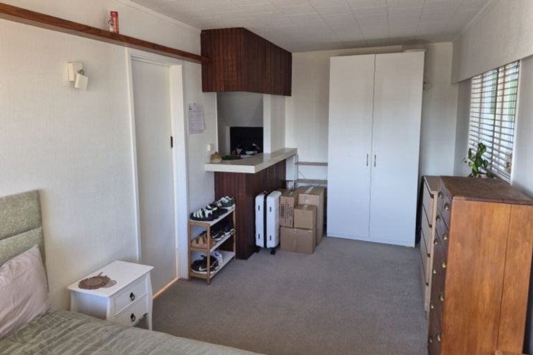 Photo of property in 5 Madison Place, Forrest Hill, Auckland, 0620