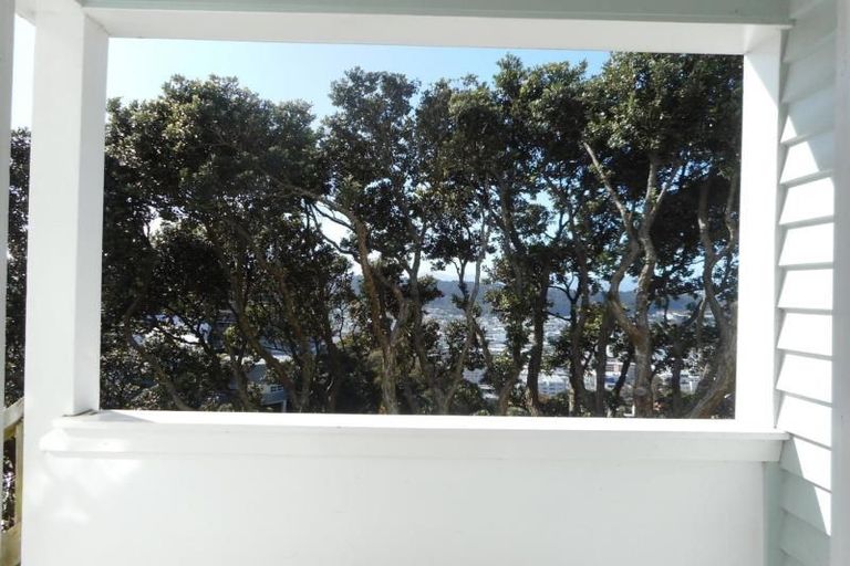 Photo of property in 82 Kelburn Parade, Kelburn, Wellington, 6012