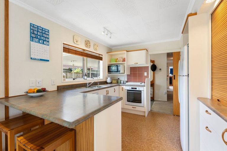 Photo of property in 51 John F Kennedy Drive, Milson, Palmerston North, 4414