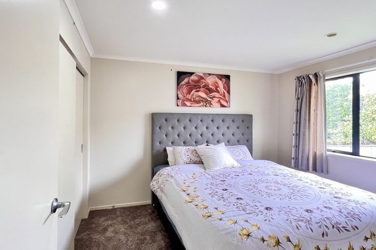 Photo of property in 25 Mcewen Crescent, Riverstone Terraces, Upper Hutt, 5018