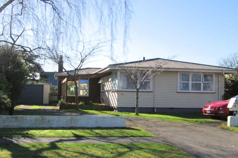 Photo of property in 4 Dover Road, St Andrews, Hamilton, 3200