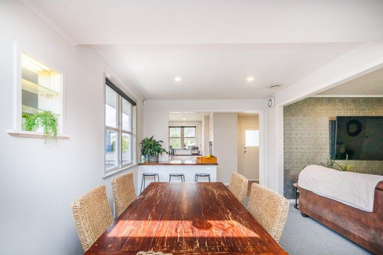 Photo of property in 8 Parkland Crescent, Terrace End, Palmerston North, 4410