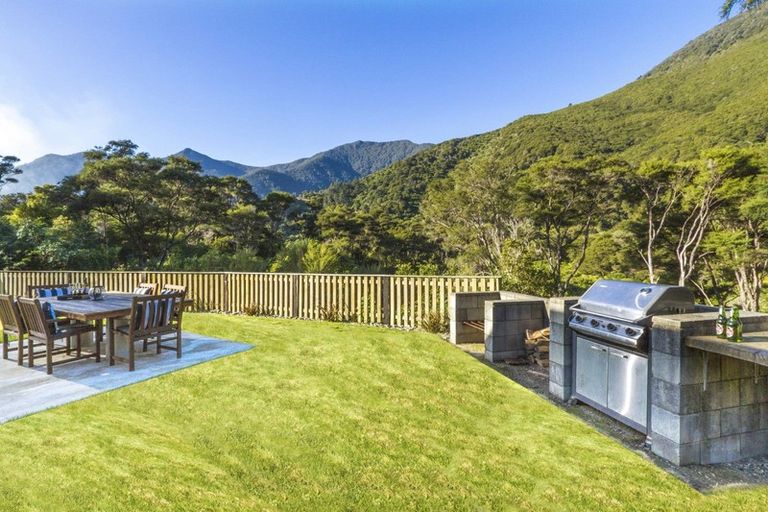 Photo of property in 6 Kaimiko Place, Okiwi Bay, 7193