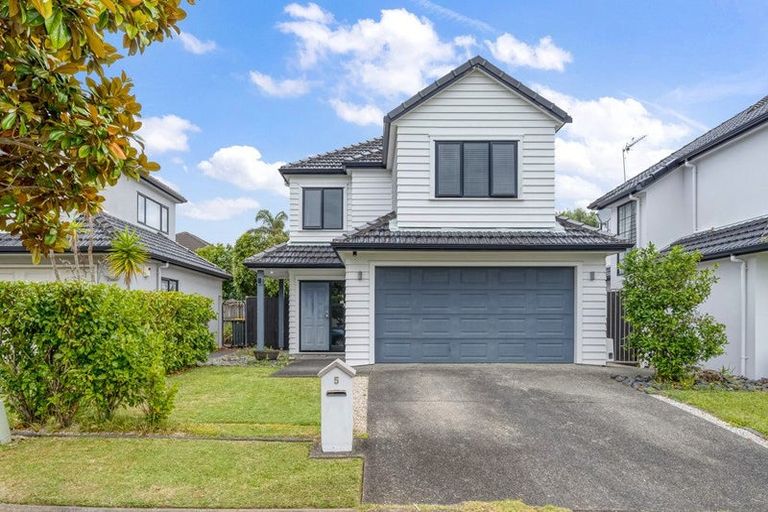 Photo of property in 5 Carousel Crescent, East Tamaki Heights, Auckland, 2016