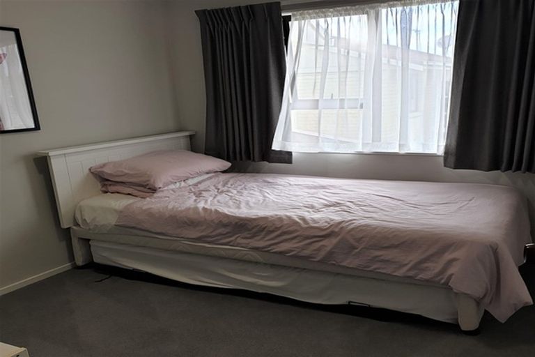 Photo of property in 32b Edgewater Parade, Waiuku, 2123