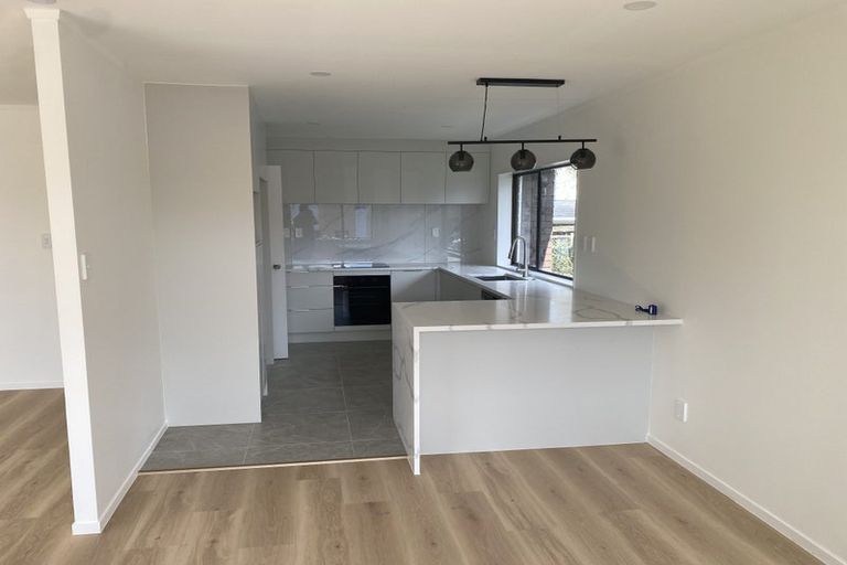 Photo of property in 33a Sunderlands Road, Half Moon Bay, Auckland, 2012