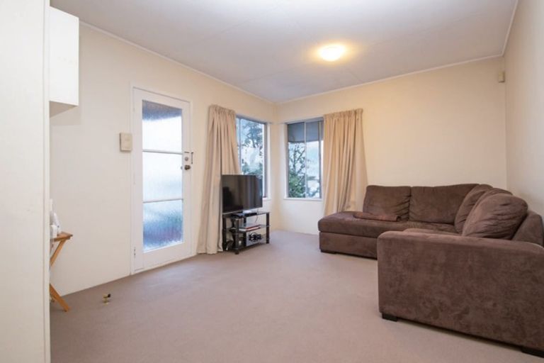 Photo of property in 2/21 Aliford Avenue, One Tree Hill, Auckland, 1061