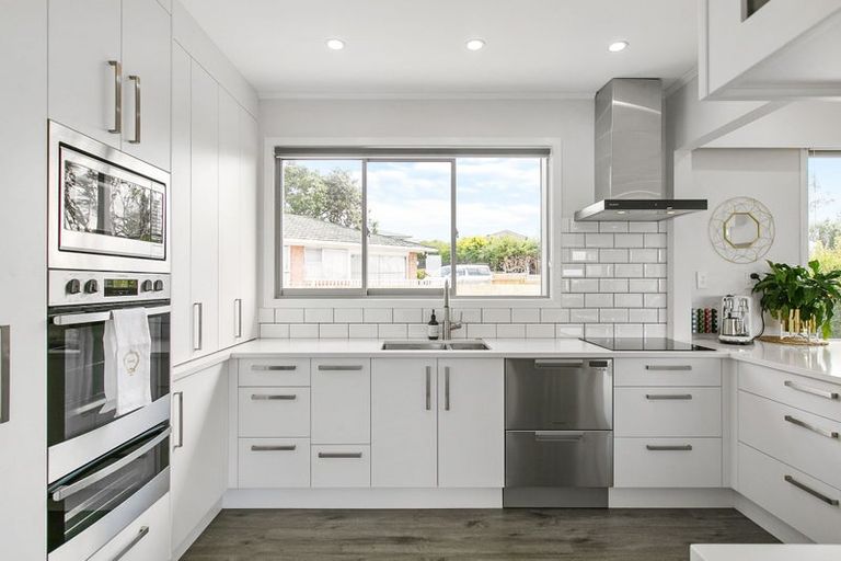 Photo of property in 2 Glenmore Road, Sunnyhills, Auckland, 2010