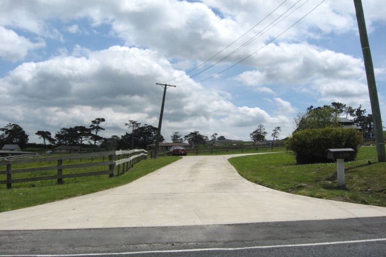 Photo of property in 105 Riverhead Road, Kumeu, 0892