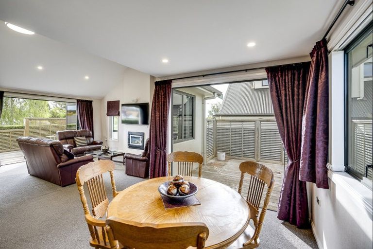 Photo of property in 2 Ranmore Lane, Havelock North, 4130