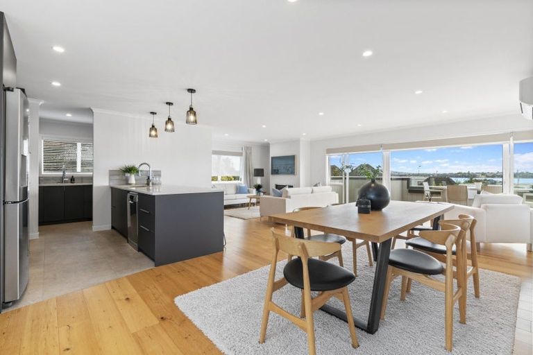 Photo of property in 2/2 Milton Road, Northcote Point, Auckland, 0627