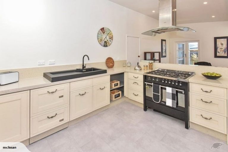 Photo of property in 46 Tairere Crescent, Rosehill, Papakura, 2113