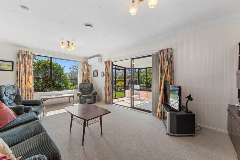 Photo of property in 9 Lowry Avenue, Redwood, Christchurch, 8051