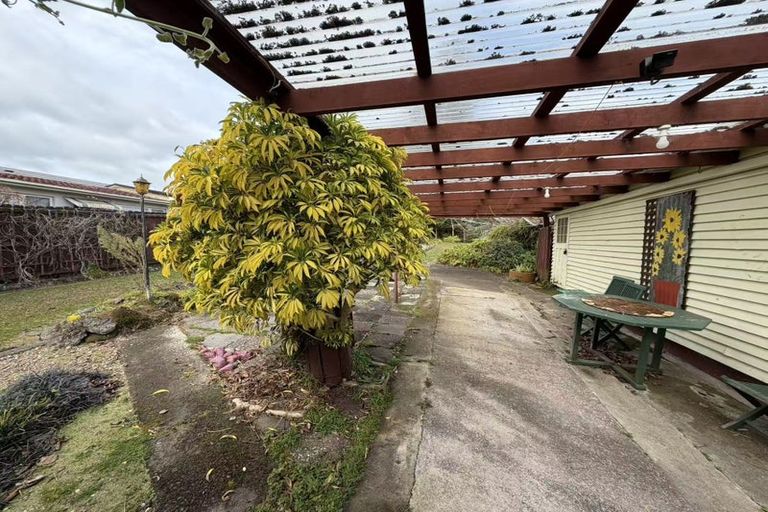 Photo of property in 25 Margan Avenue, New Lynn, Auckland, 0600