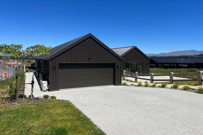 Photo of property in 10 Tomtit Crescent, Lake Hawea, 9382