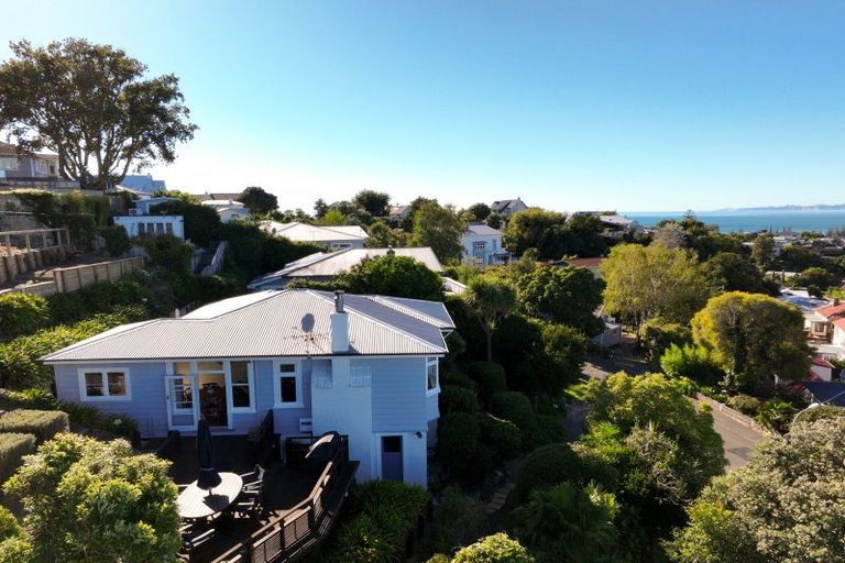 Photo of property in 4 Harvey Road, Bluff Hill, Napier, 4110