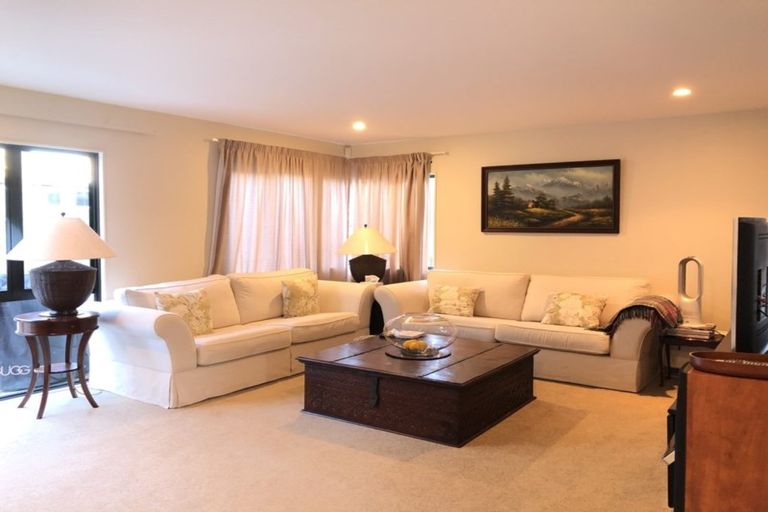 Photo of property in 2/27 Commodore Parry Road, Castor Bay, Auckland, 0620
