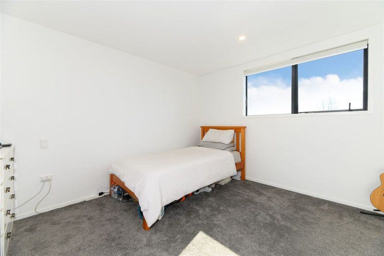 Photo of property in 2/10 Yeovil Road, Te Atatu Peninsula, Auckland, 0610