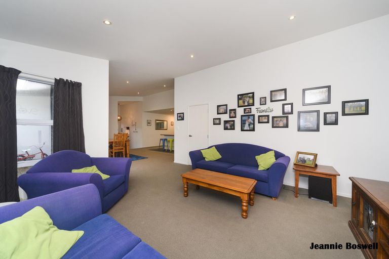 Photo of property in 105 Cashmere Drive, Fitzherbert, Palmerston North, 4410