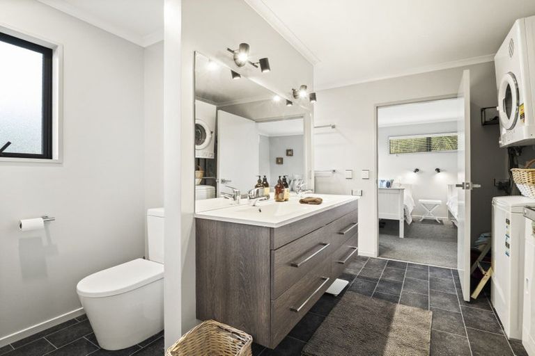 Photo of property in 46 Esplanade, Kaka Point, 9271