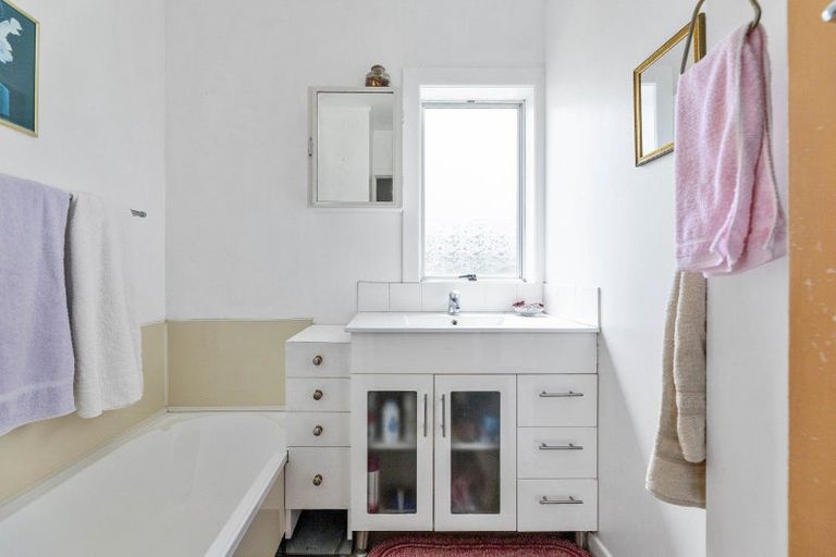 Photo of property in 12 Station Street, Tirau, 3410