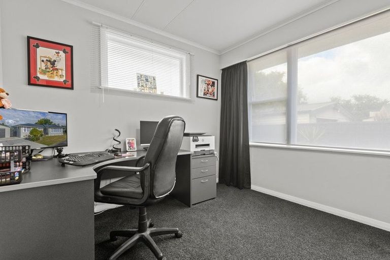Photo of property in 2 Piper Place, Roslyn, Palmerston North, 4414