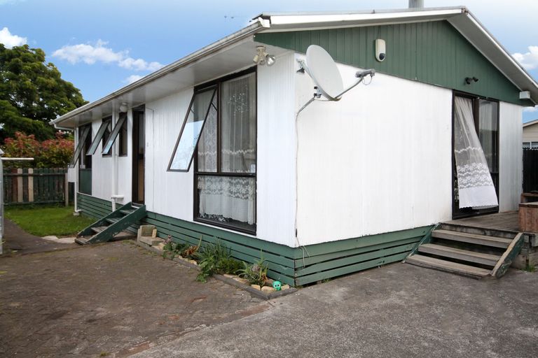 Photo of property in 2/13 Rollerson Street, Papakura, 2110