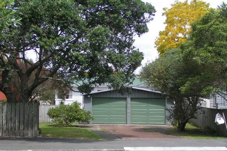 Photo of property in 31 Stafford Road, Northcote Point, Auckland, 0627