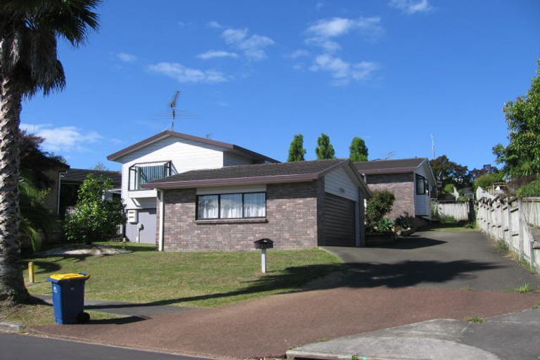 Photo of property in 13 St Lucia Place, Unsworth Heights, Auckland, 0632