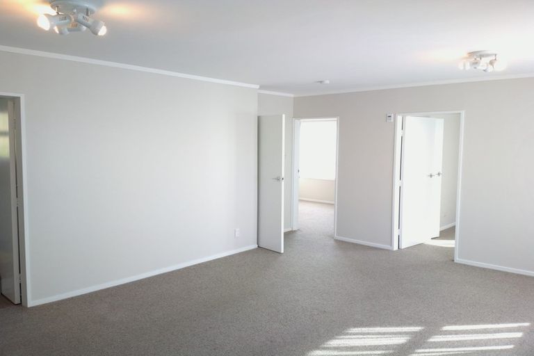 Photo of property in 1/43 Edgecombe Street, Newlands, Wellington, 6037