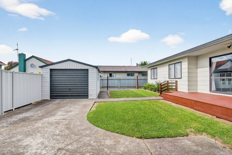 Photo of property in 2/27 Nuffield Avenue, Marewa, Napier, 4110