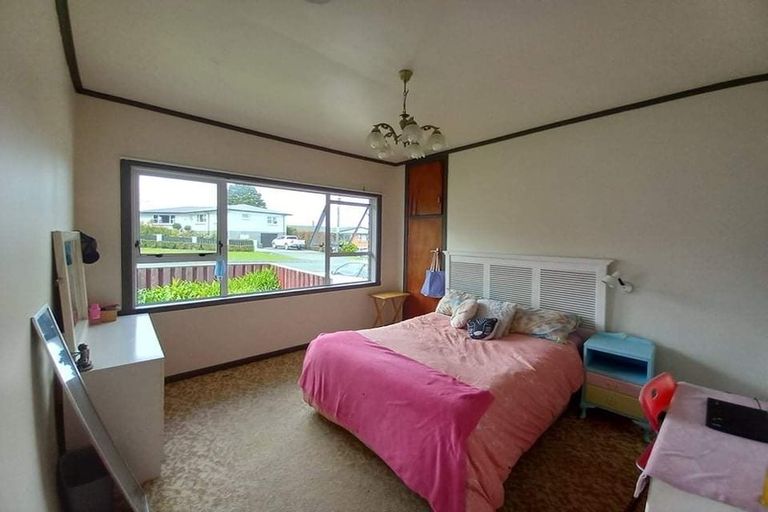 Photo of property in 27 Whaka Street, Maungaturoto, 0520