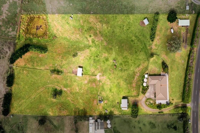 Photo of property in 159 Pukenamu Road, Te Horo, Otaki, 5581