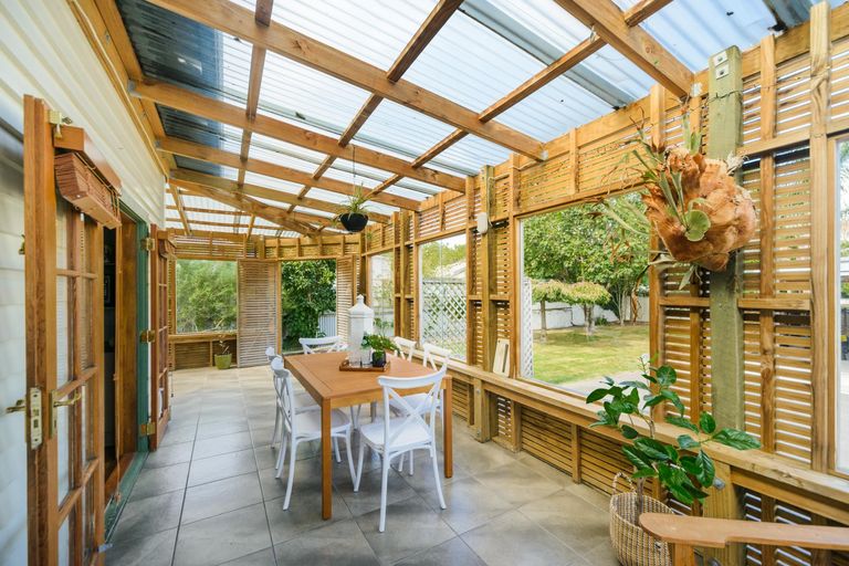 Photo of property in 10 Stanley Avenue, Palmerston North, 4414