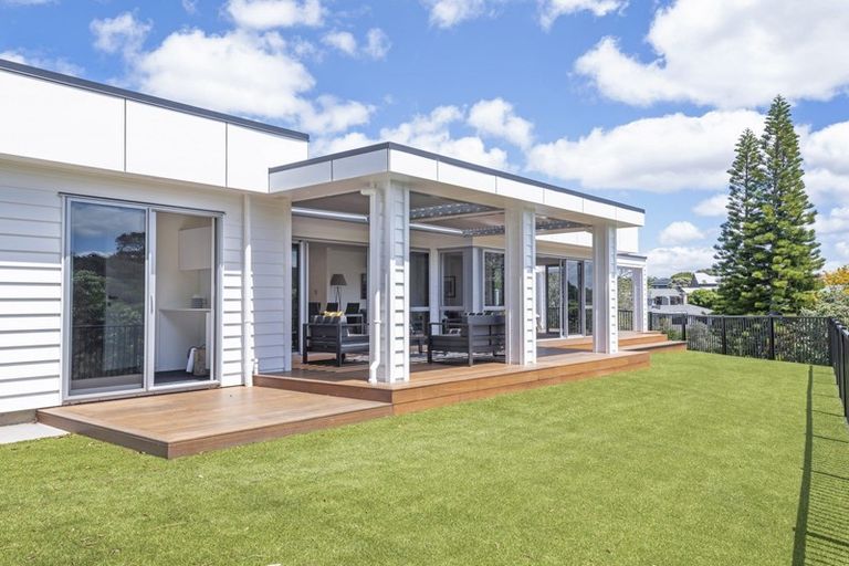 Photo of property in 1/13 Estelle Place, Farm Cove, Auckland, 2012