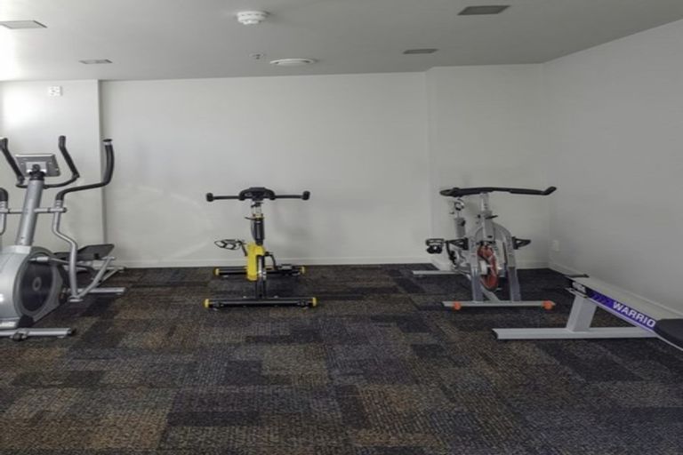 Photo of property in Montreaux Apartments, 5a/164 The Terrace, Wellington Central, Wellington, 6011