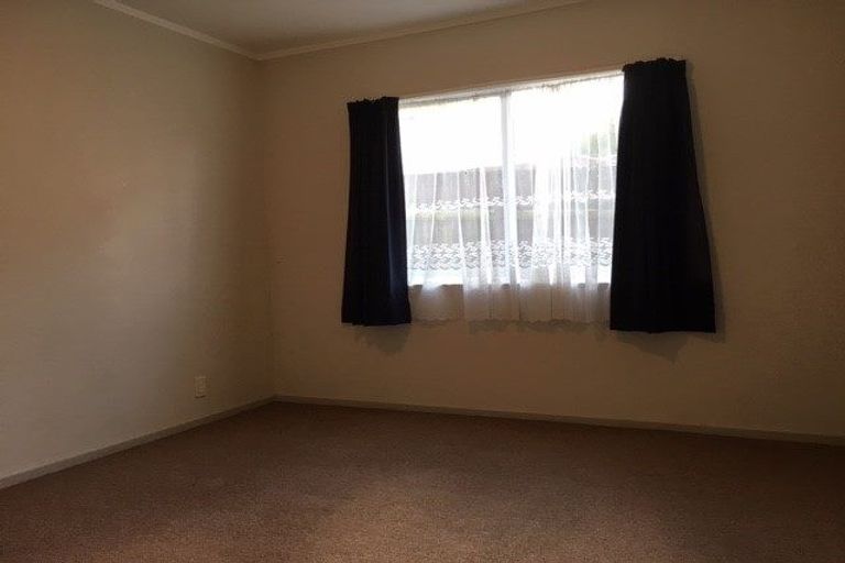 Photo of property in 5 Meadowvale Rise, Titirangi, Auckland, 0604